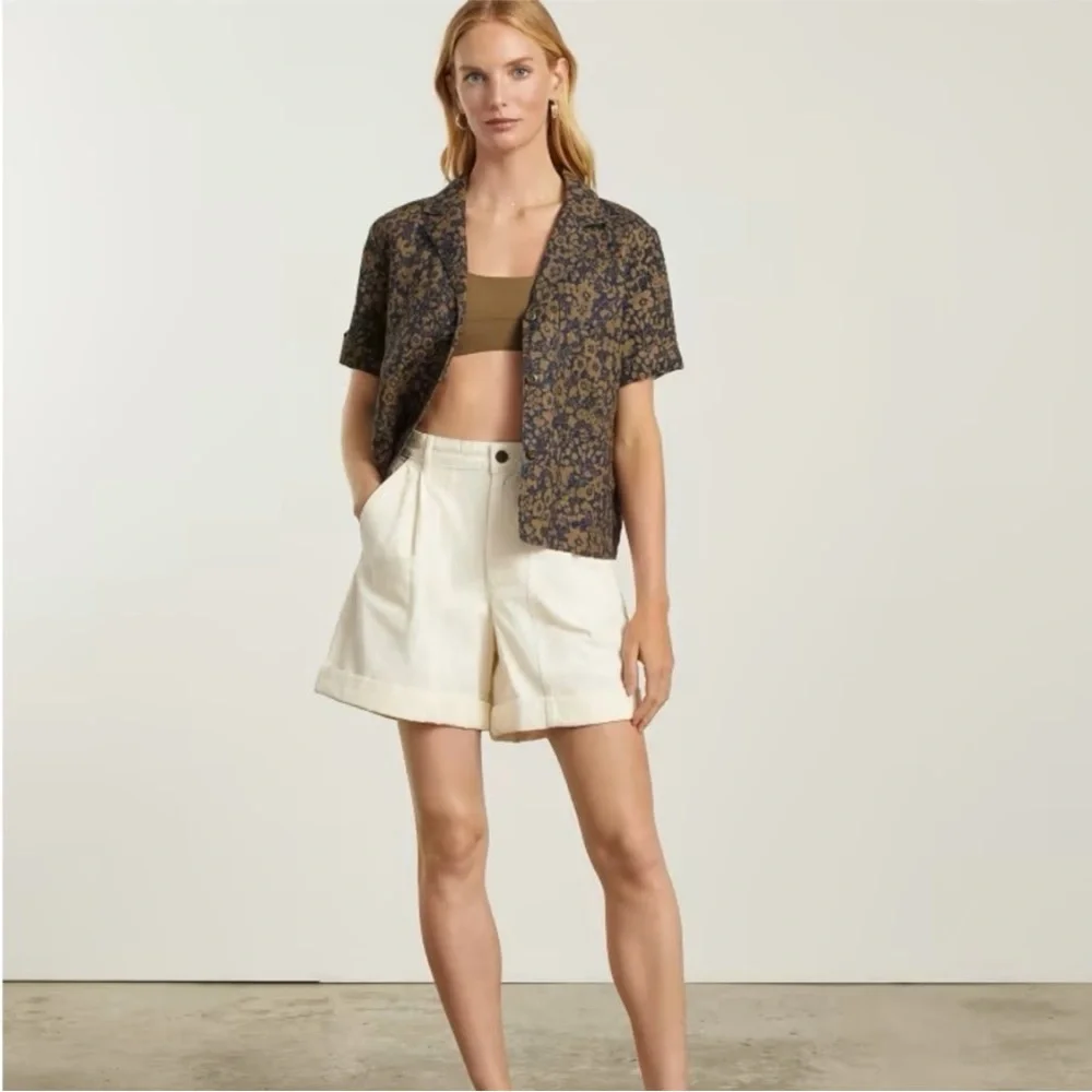 Everlane The Tourist Shorts in Canvas Bone color - Picture 5 of 10